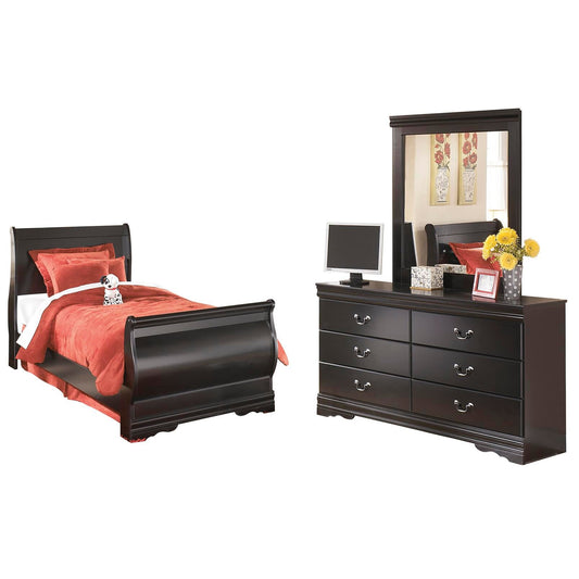 Huey Vineyard Sleigh Bed With Mirrored Dresser