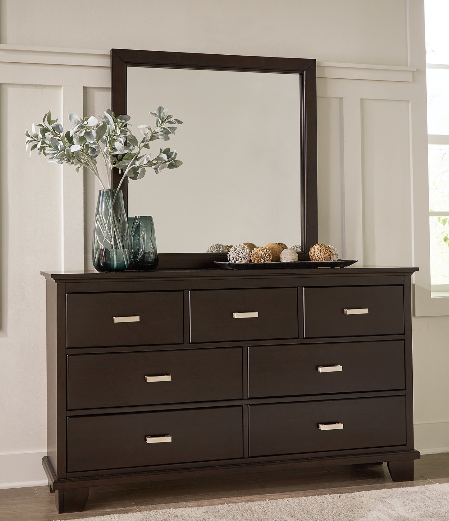 Covetown  Panel Bed With Mirrored Dresser And 2 Nightstands