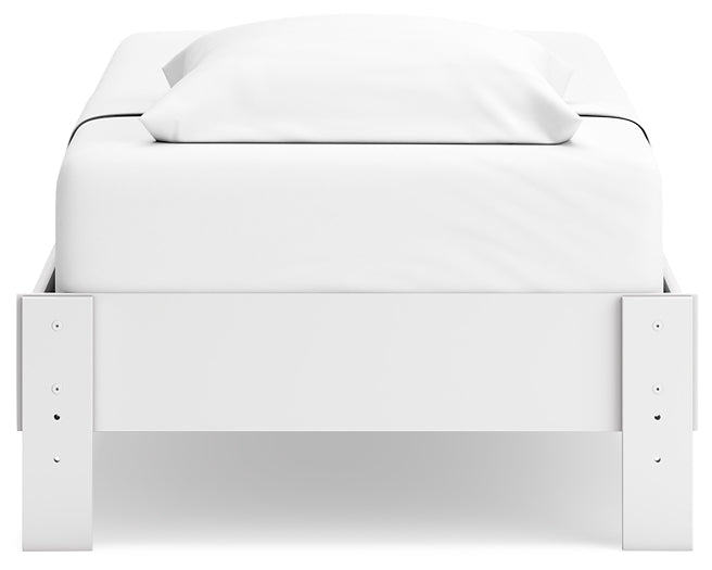 Hallityn  Platform Bed With Dresser And Nightstand