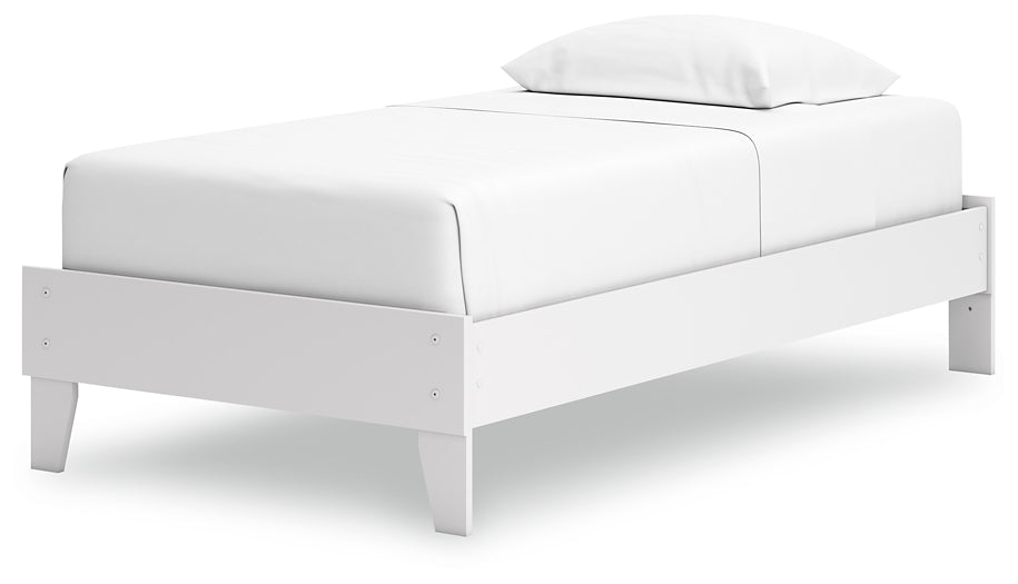 Hallityn  Platform Bed With Dresser And Nightstand