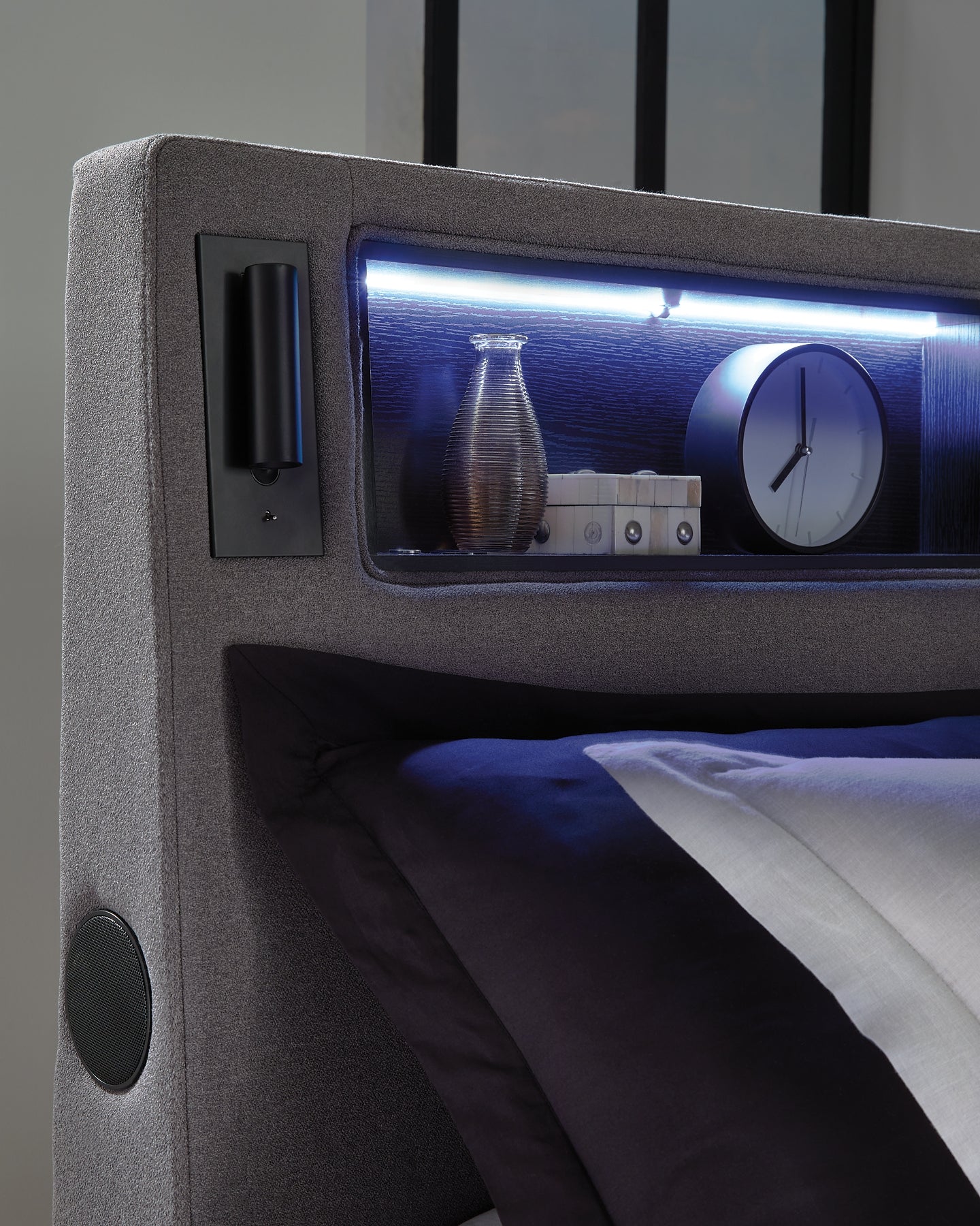 Verishaw California  Upholstered Bed