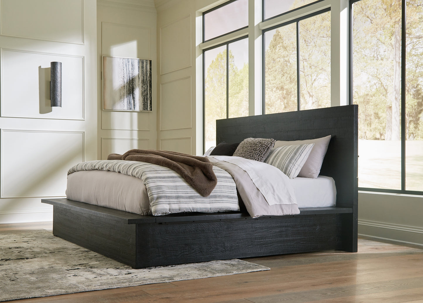 Londer California  Panel Bed With Mirrored Dresser
