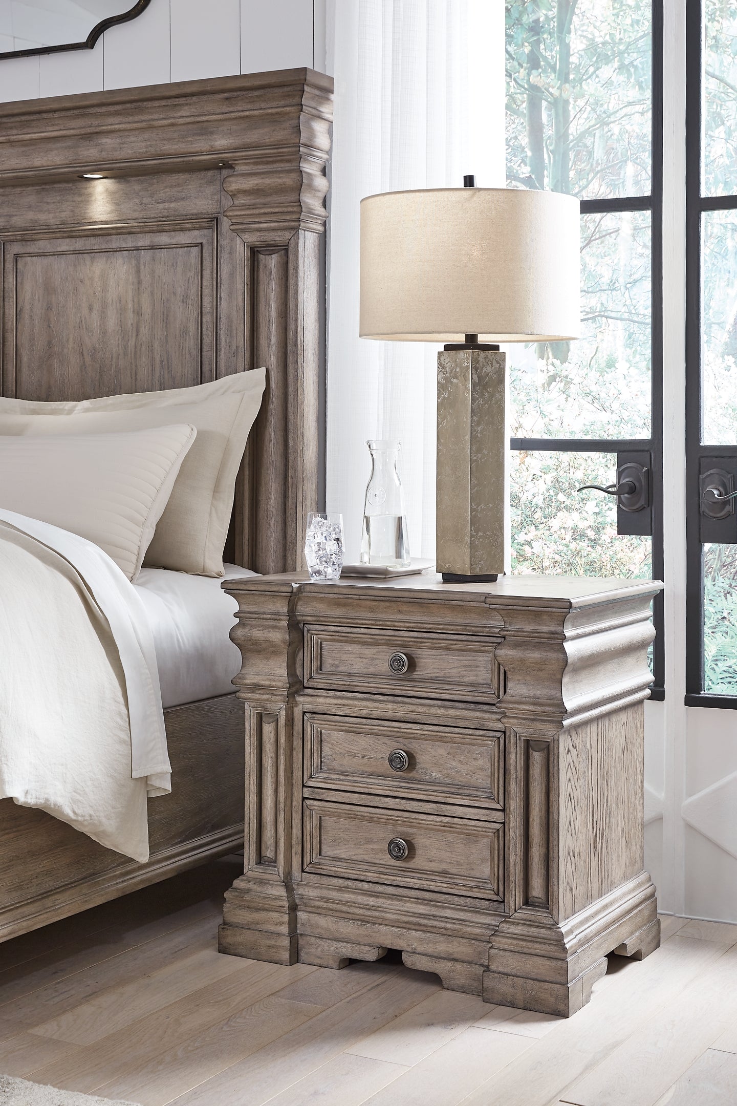 Blairhurst  Panel Bed With Mirrored Dresser, Chest And Nightstand