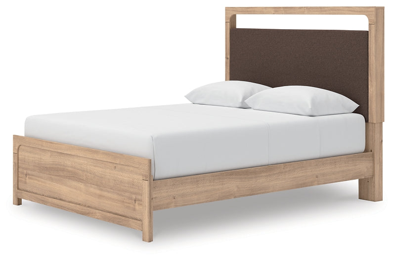 Kinlanni  Upholstered Platform Bed, Dresser And Mirror