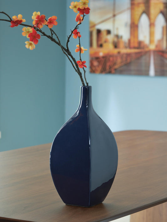 Abtinson Vase