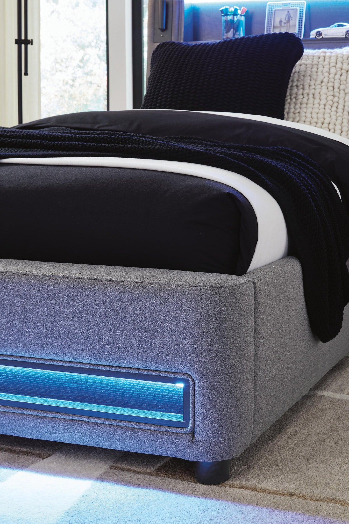 Verishaw  Upholstered Bed With Wireless Audio