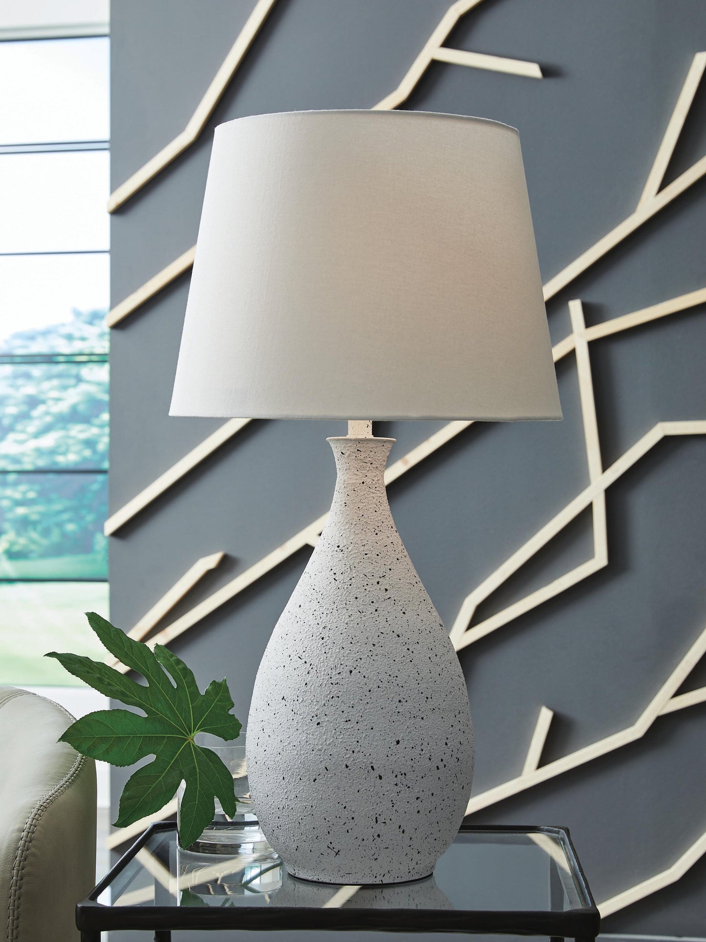 Wyattford Metal Table Lamp (1/CN)
