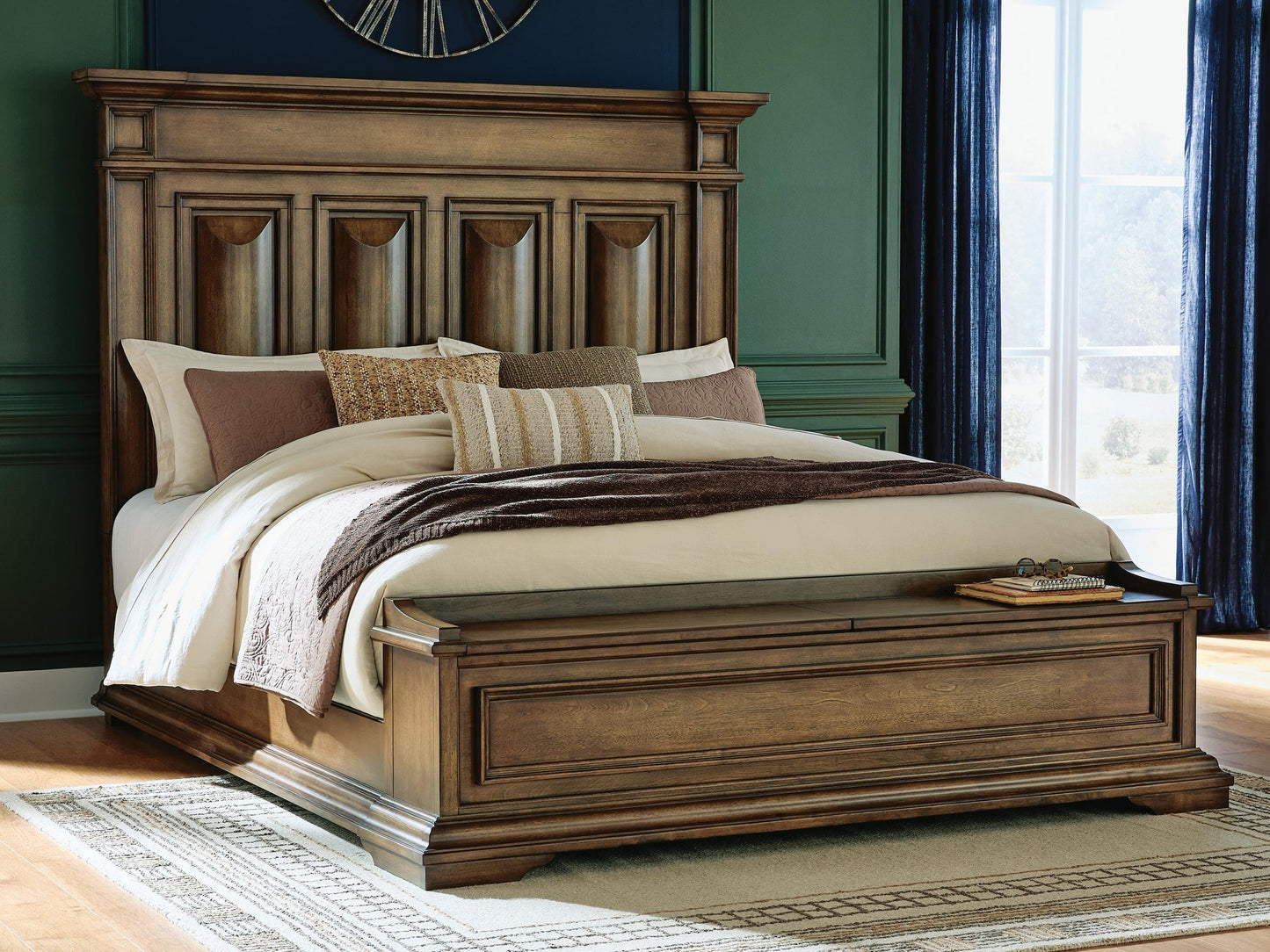 Frantanna California  Panel Storage Bed