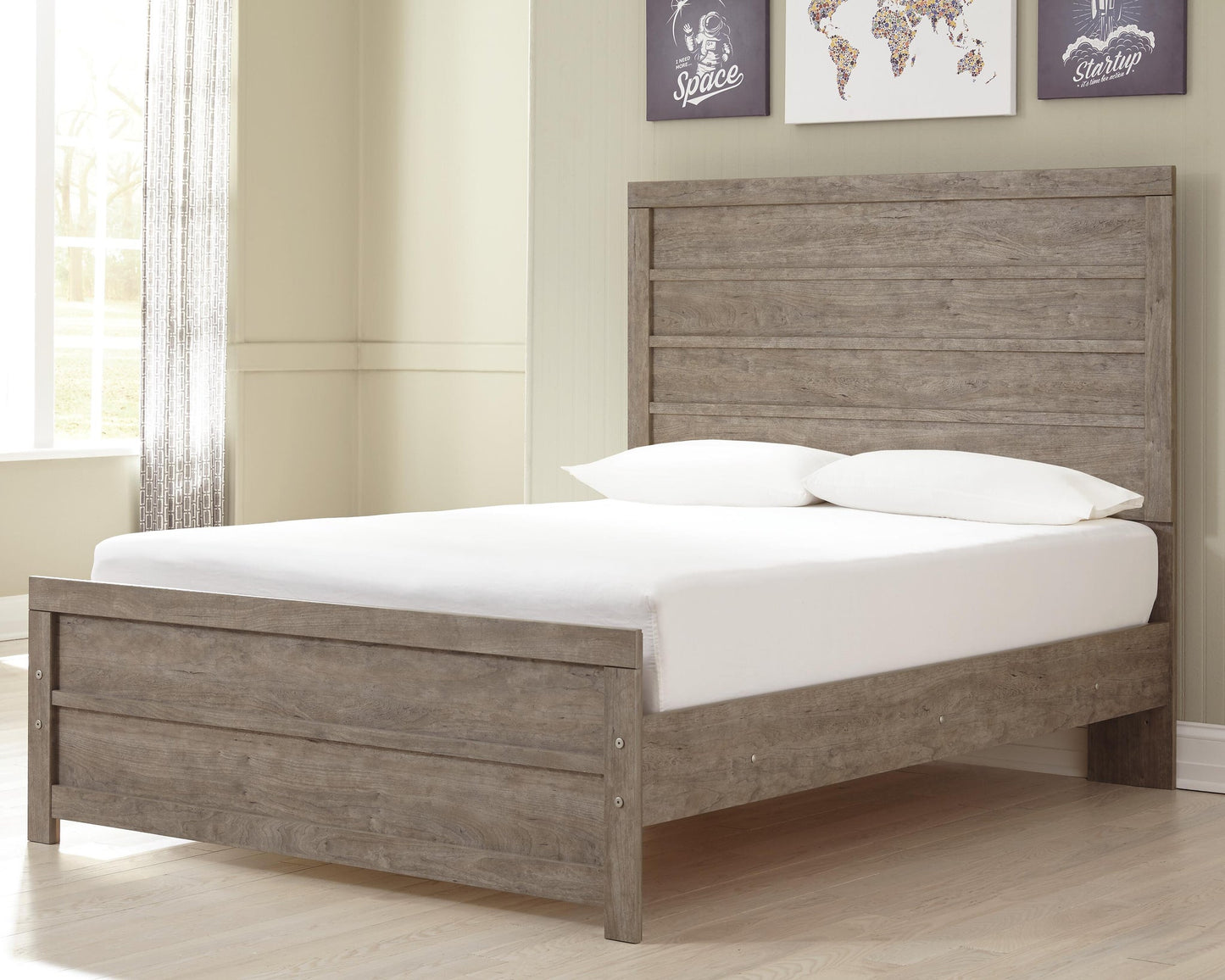 Culverbach  Panel Bed With Mirrored Dresser