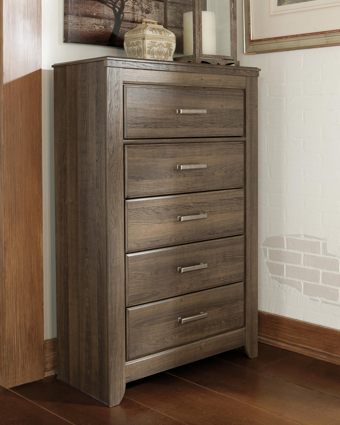Juararo  Poster Bed With Mirrored Dresser, Chest And Nightstand