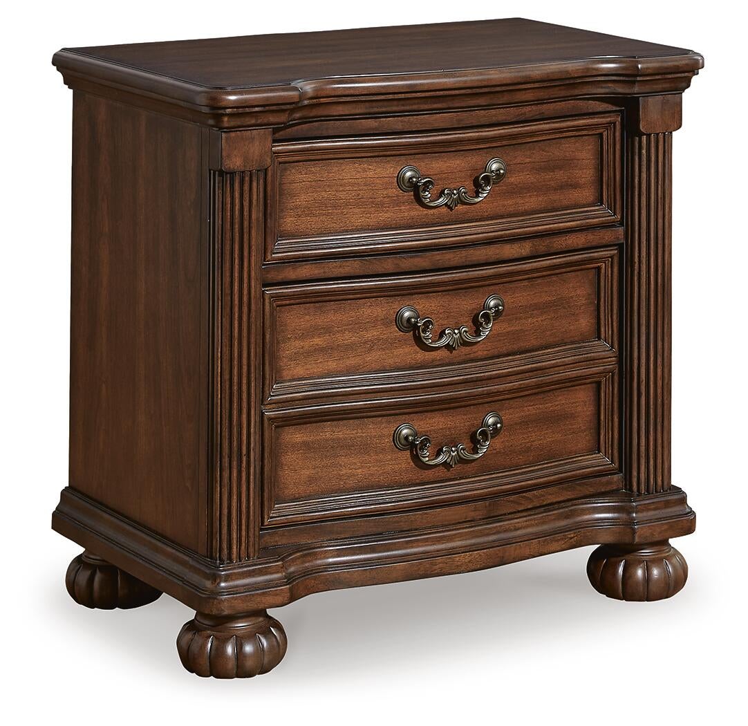 Lavinton California  Poster Bed With Mirrored Dresser And Nightstand