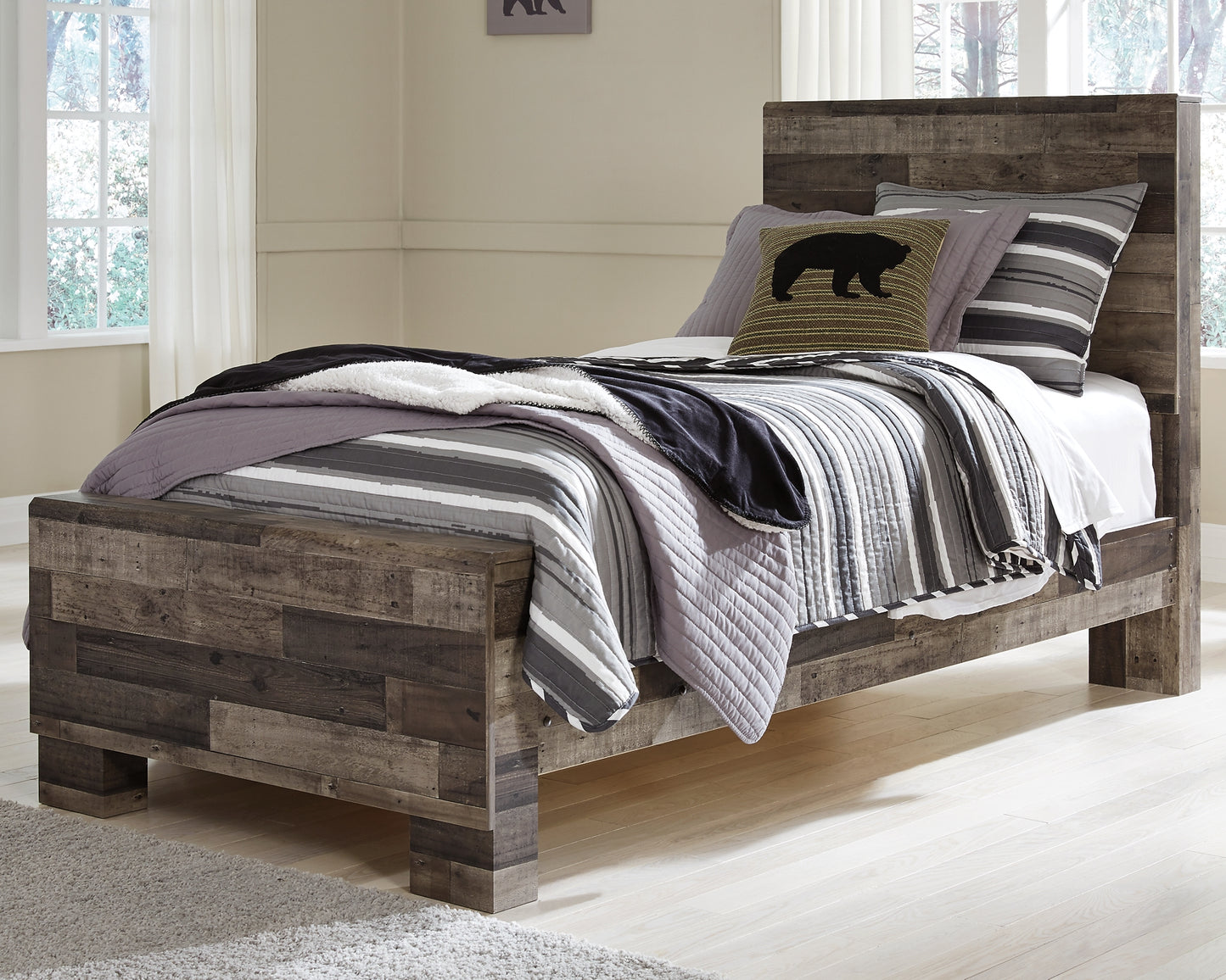 Derekson  Panel Bed With Mirrored Dresser, Chest And 2 Nightstands